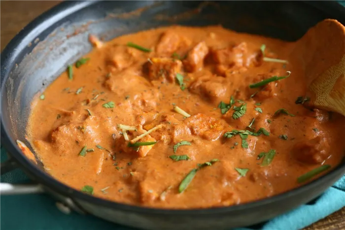 Side View of Indian Butter Tofu in Black skillet