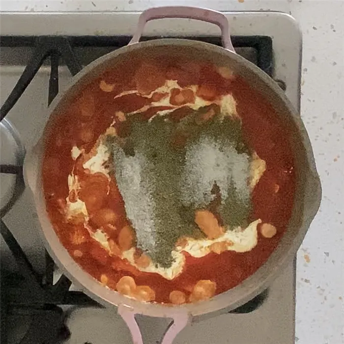 paneer butter masala being cooked with kasoori methi