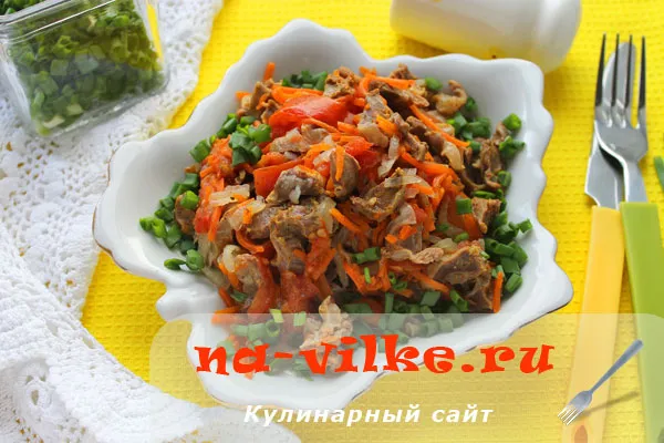 Тушеные с овощами в мультиварке куриные желудочки