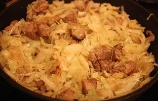 Тушёная квашеная капуста с мясом