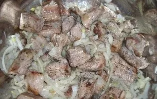 Тушёная квашеная капуста с мясом