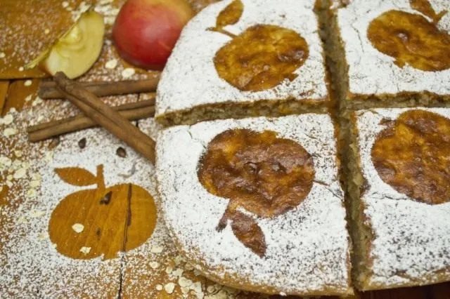 Творожная запеканка с яблоками и геркулесом