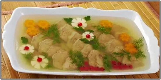 запеченный сом на подаче