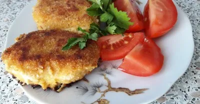 Рыбные котлеты из минтая с морковью и луком