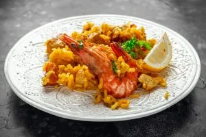 Плов с креветками и кальмарами