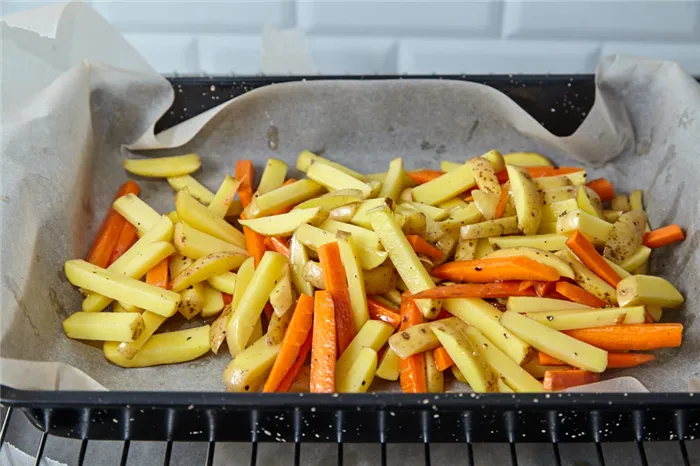 Put the potatoes and carrots to the pan for roasted fish and chips with aioli