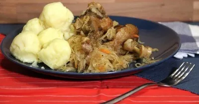 Kraut mit Fuzher утка с тушеной капустой и картошкой