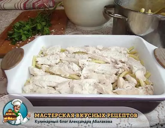 курица уложенная на макароны