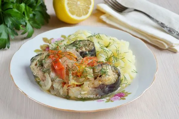 Скумбрия в банке в духовке с овощами - пошаговый рецепт