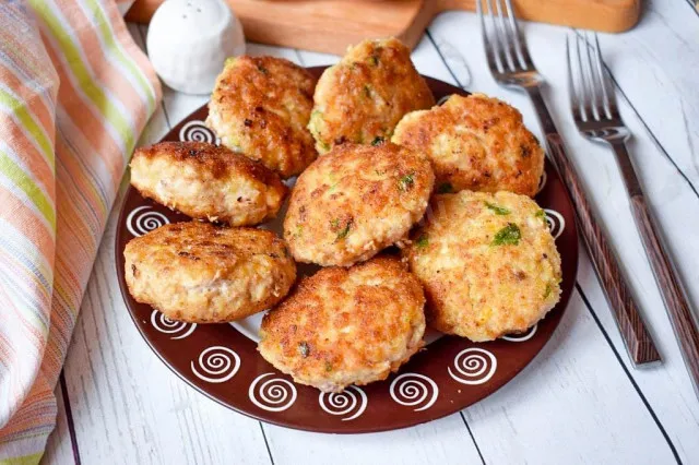 Куриные котлеты с зеленью