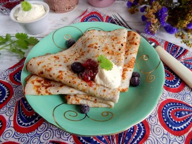 Блины на воде с яйцами тонкие с дырочками