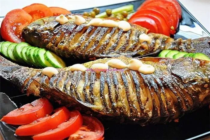 жареная рыба с овощами