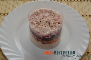 слоеный салат с курицей