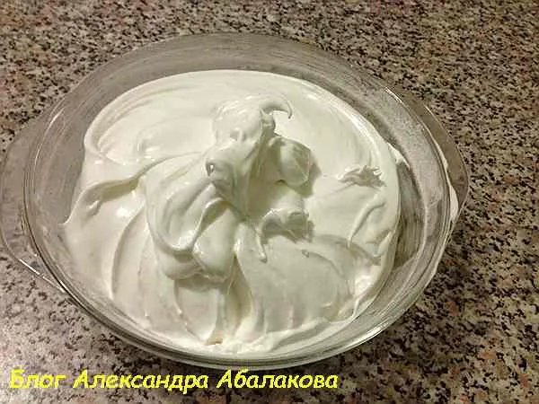 Песочный торт с кремом.