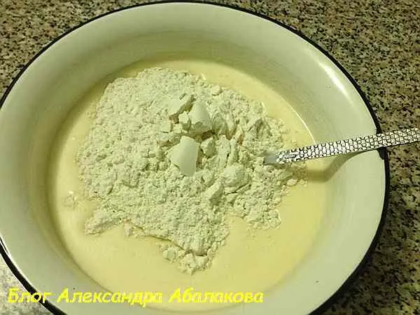 Мука в масляной смеси.