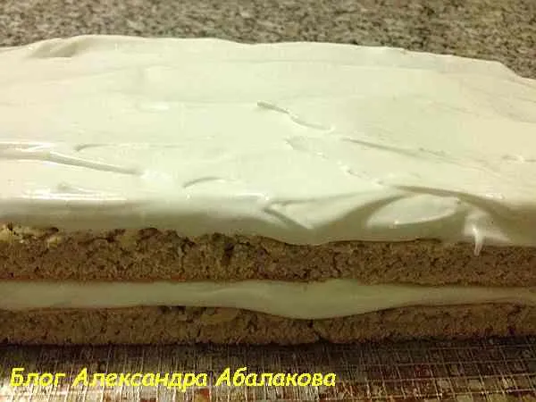 Торт из песочного теста с кремом.