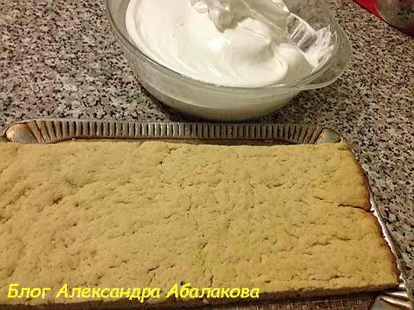 Торт из песочных коржей.