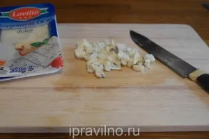 слоеный пирог с грушей и сыром горгонзола