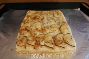 слоеный пирог с грушей и сыром горгонзола