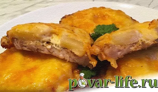 Рецепт мяса в духовке с ананасами и сыром