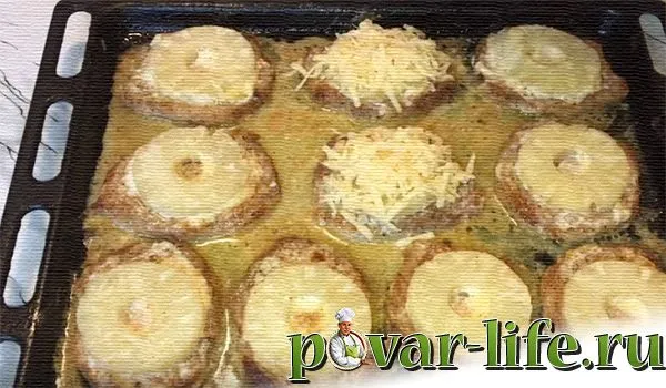 Рецепт мяса в духовке с ананасами и сыром