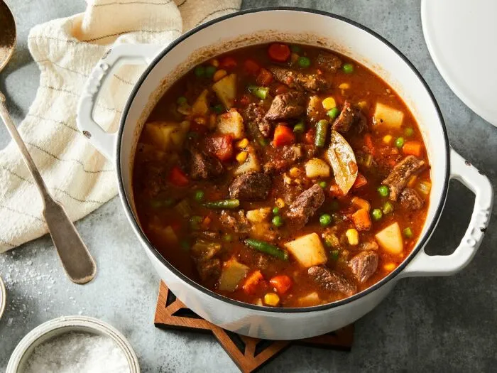 Вкуснейший суп с тушёнкой.